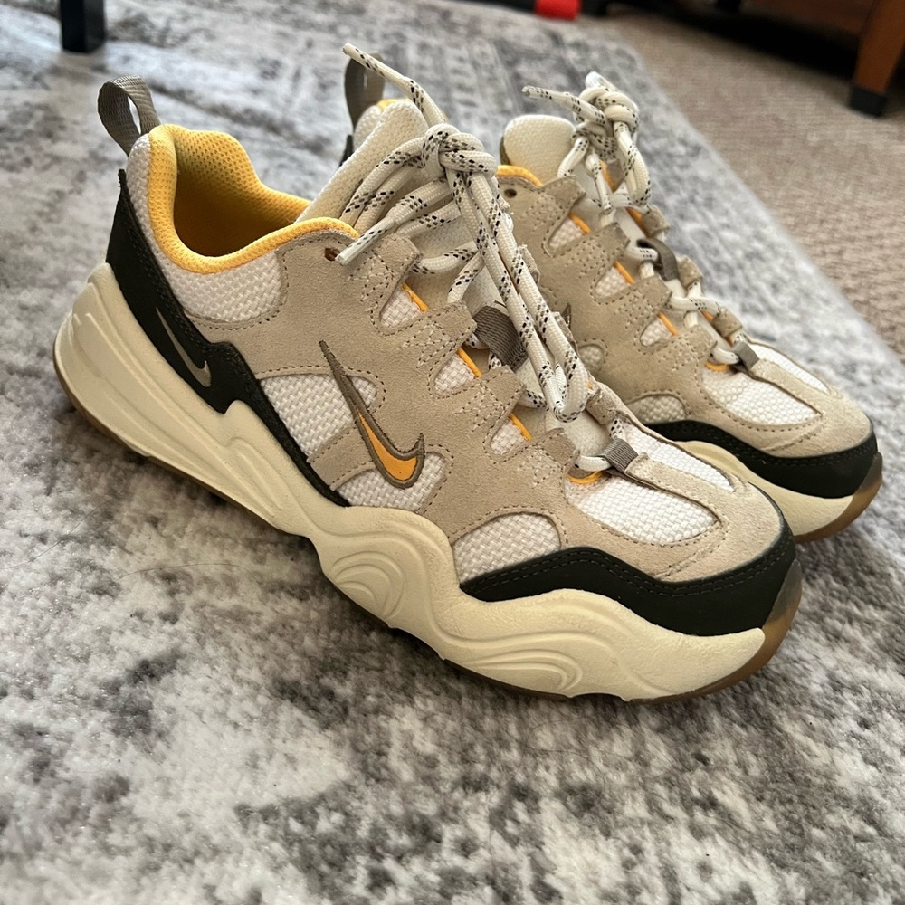 Nike Tech Hera Sneakers